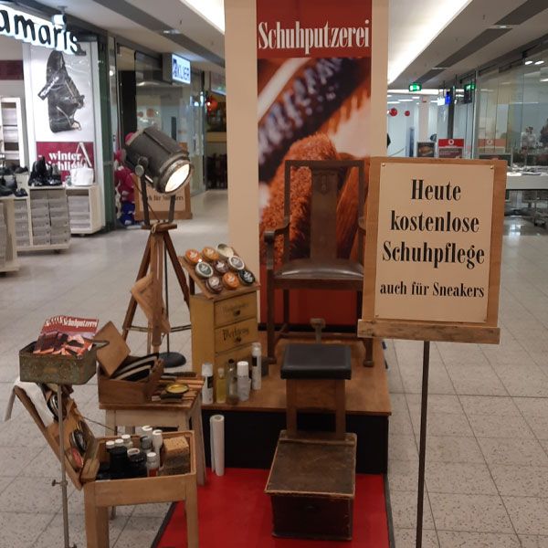 Schuhputzer im ElbeCenter Meißen