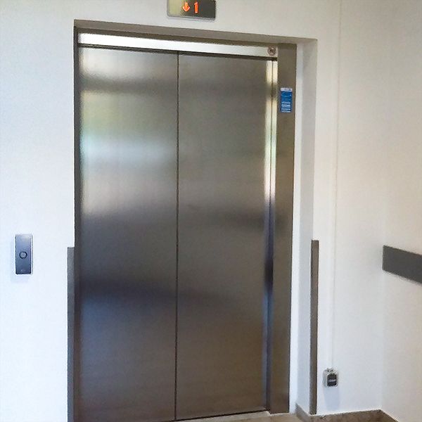 Neuer Personenaufzug im ElbeCenter
